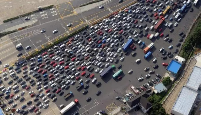 @奔馳車主 —大理華星錦業(yè)奔馳邀您長假出行前免費(fèi)檢測_騰凱融資租賃