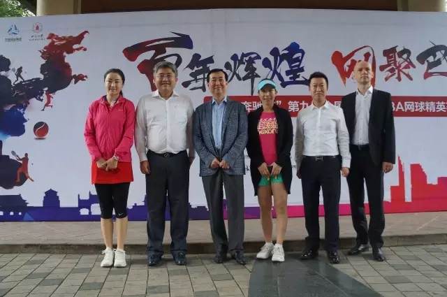四川華星汽車集團旗下華星錦業(yè)集團鼎力支持網(wǎng)球運動 全新長軸距E級車亮相“第九屆全國名校EMBA網(wǎng)球精英賽”
